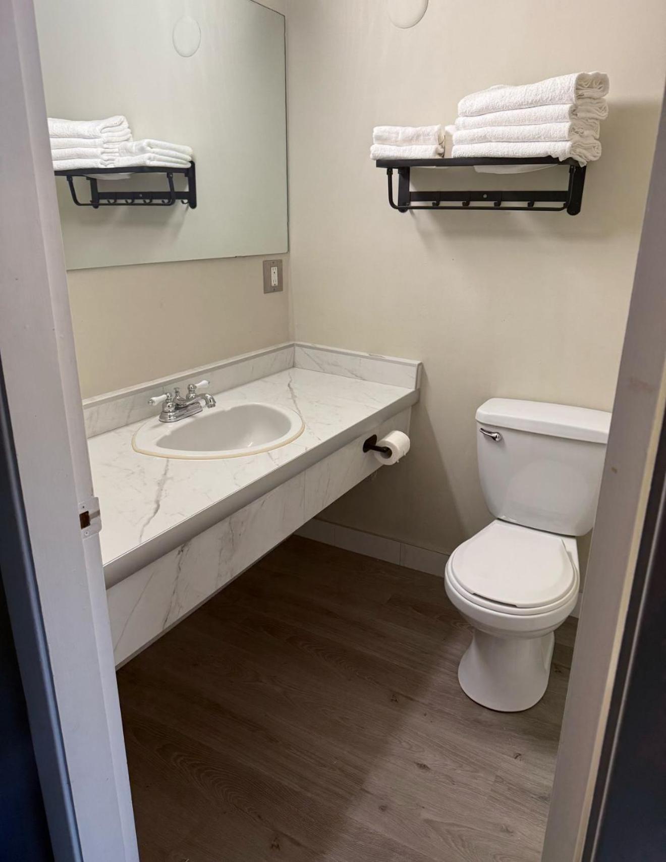 Canadas Best Value Inn Kelowna Eksteriør bilde